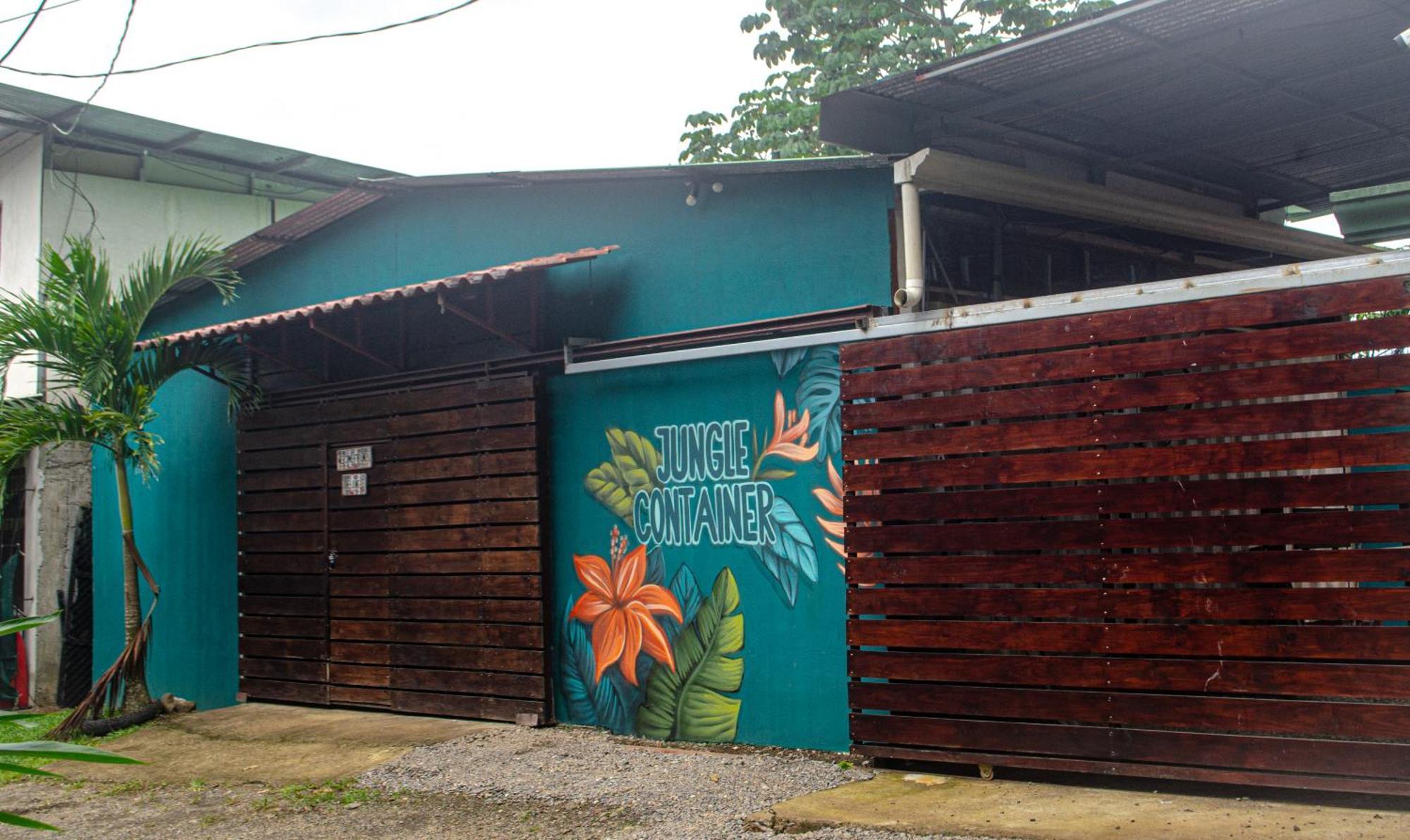 The Jungle Container Bed and Breakfast Quepos Eksteriør billede