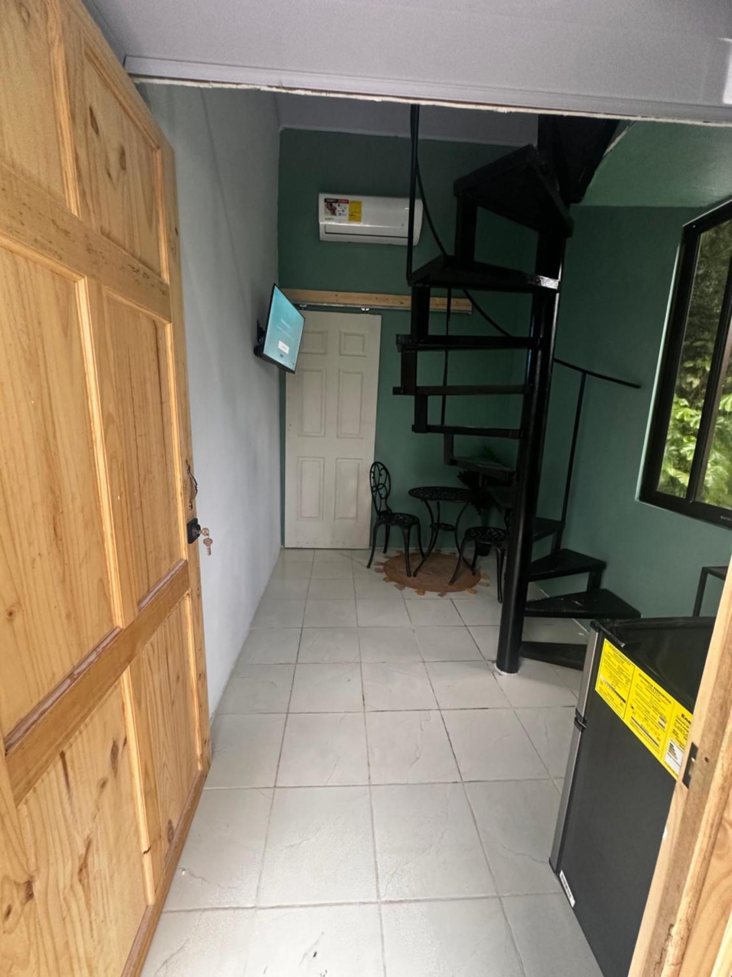 The Jungle Container Bed and Breakfast Quepos Eksteriør billede